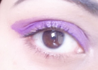 eye shadow purple glossy